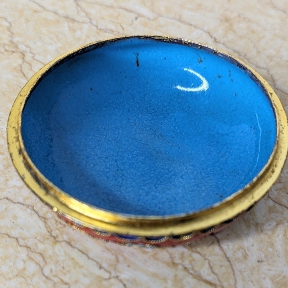 Vintage Cloisonne Round Metal Trinket Box Red With Floral Butterfly Details - Picture 9 of 15